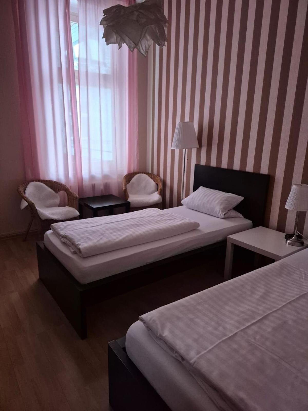 Hotel-Pension Charlottenburg Берлин Екстериор снимка