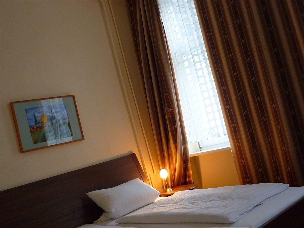 Hotel-Pension Charlottenburg Берлин Екстериор снимка