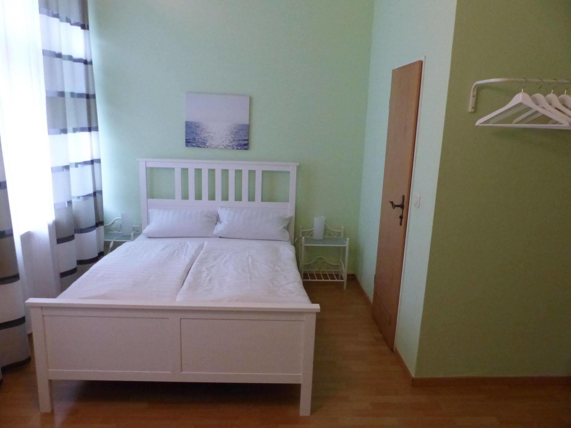 Hotel-Pension Charlottenburg Берлин Екстериор снимка