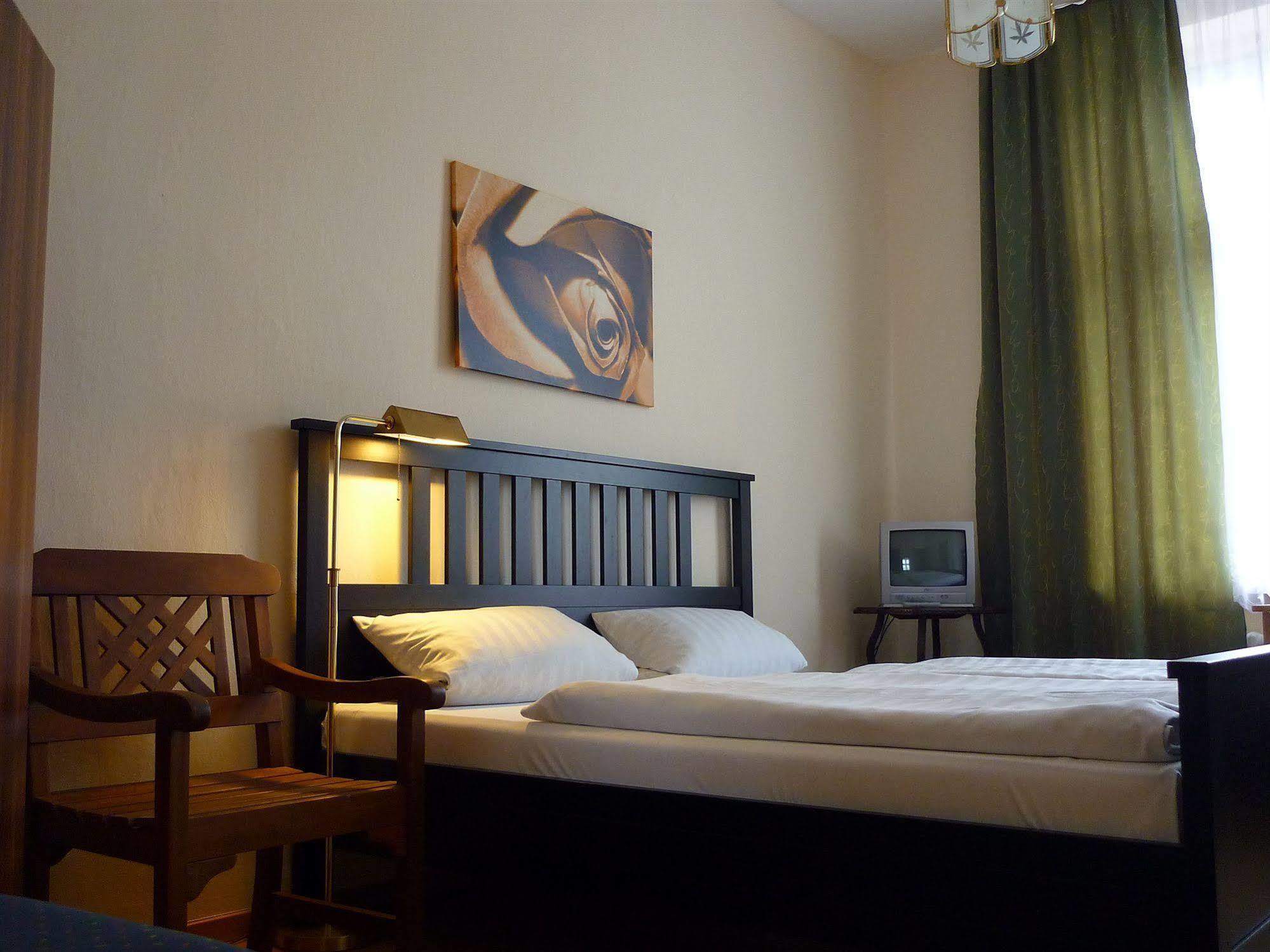 Hotel-Pension Charlottenburg Берлин Екстериор снимка