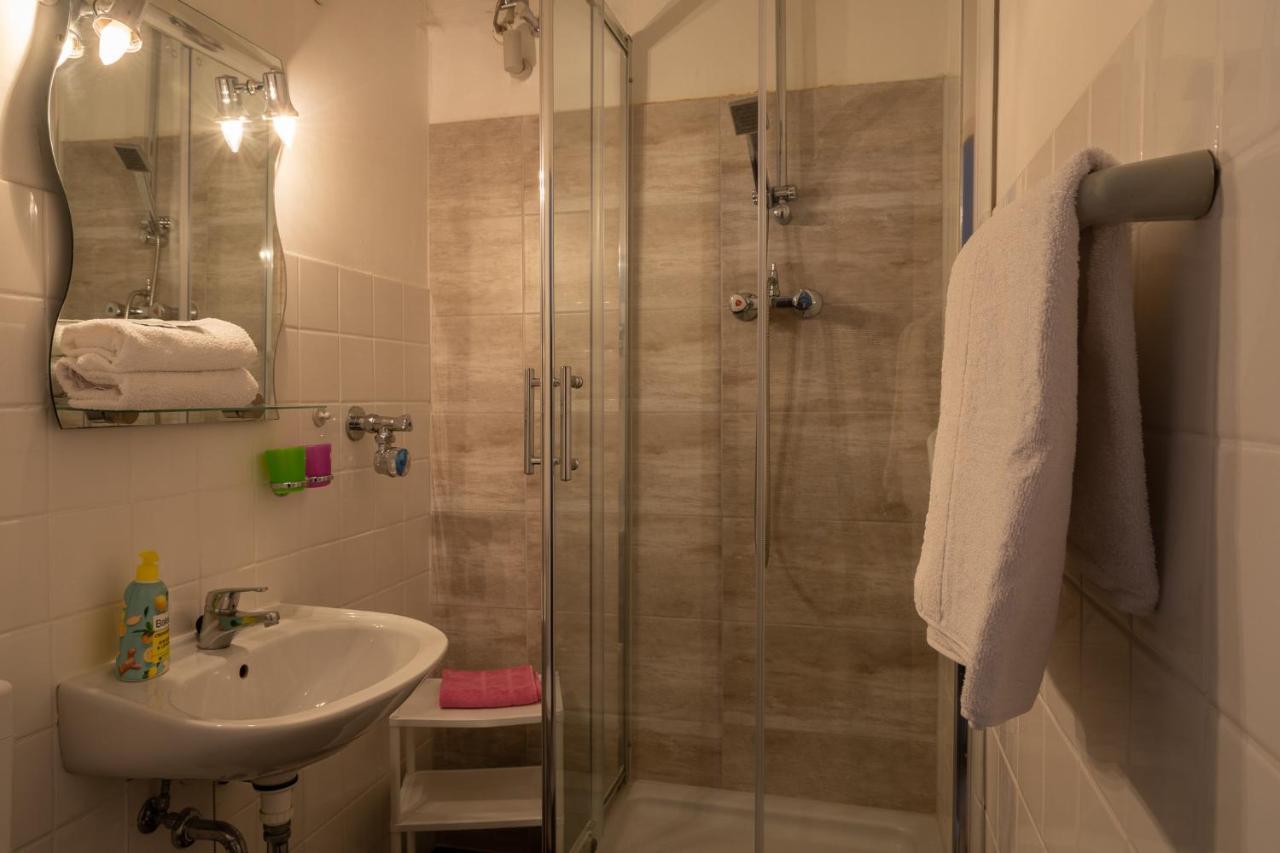 Hotel-Pension Charlottenburg Берлин Стая снимка